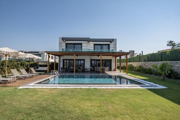 5+2 Villa with Private Pool and Sea View in Yalikavak