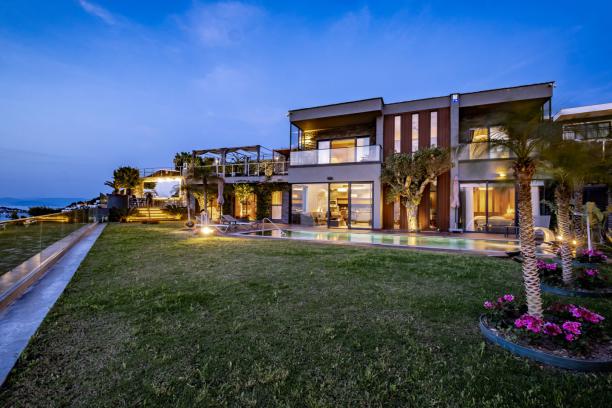 5+2 Luxury Villa with Private Pool and Unblocked Sea View in Yalikavak