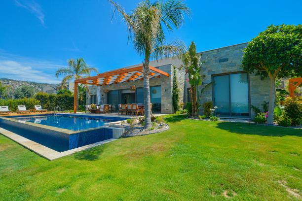 Bodrum Konacik 6+1 Villa with Private Pool for Rent