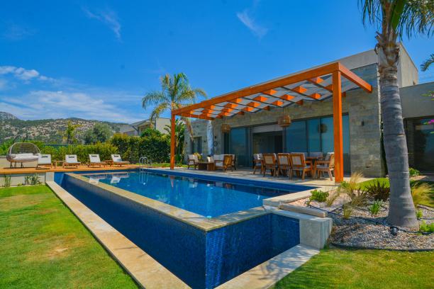 Bodrum Konacik 6+1 Villa with Private Pool for Rent
