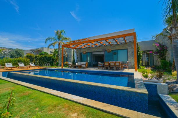 Bodrum Konacik 6+1 Villa with Private Pool for Rent