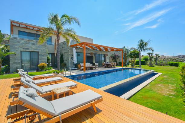 Bodrum Konacik 6+1 Villa with Private Pool for Rent