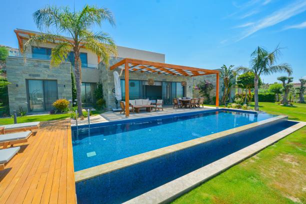 Bodrum Konacik 6+1 Villa with Private Pool for Rent