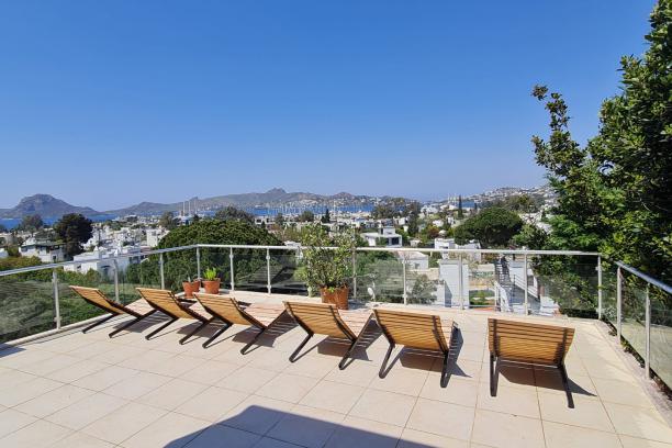 3+1 Detached Villa with Private Pool in Central Location in Yalikavak