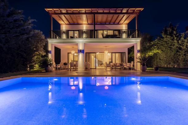 Yalıkavak Merkez'de Özel Havuzlu,Geniş Bahçeli Tam Müstakil 4+1 Villa