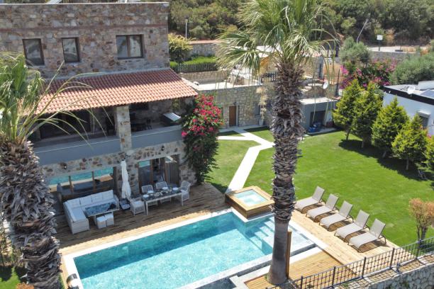 6+1 Villa with Sea View, Private Pool and Jacuzzi in Bodrum Torba