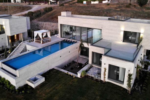 6+1 Villa with Private Pool and Sea View for Rent in Bodrum Turgutreis