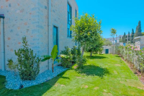 Detached Villa with Private Pool in Bodrum Ortakent Yahsi