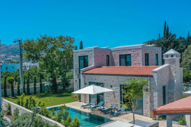 Detached Villa with Private Pool in Bodrum Ortakent Yahsi