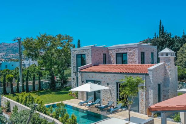 Detached Villa with Private Pool in Bodrum Ortakent Yahsi