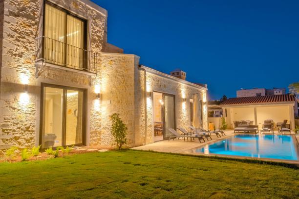 Detached Villa with Private Pool in Bodrum Ortakent Yahsi