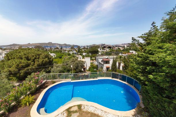 3+1 Detached Villa with Private Pool in Central Location in Yalikavak