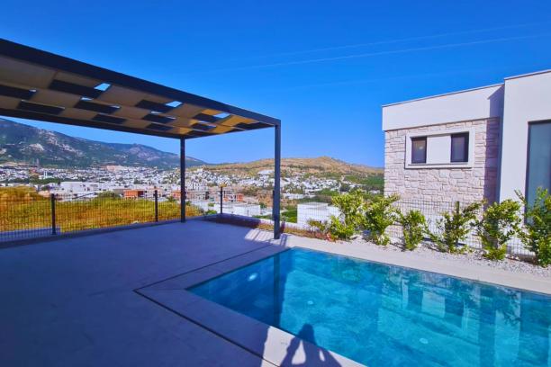 Central 4+1 Villa for Rent with Private Pool in Ortakent