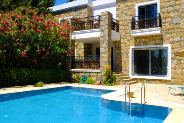 Conservative 3+1 Villa for Rent with Private Pool in Bodrum Dereköy
