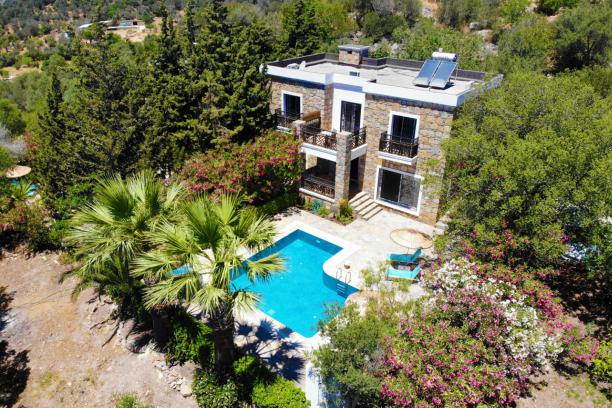 Conservative 3+1 Villa for Rent with Private Pool in Bodrum Dereköy