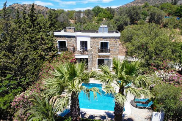 Conservative 3+1 Villa for Rent with Private Pool in Bodrum Dereköy