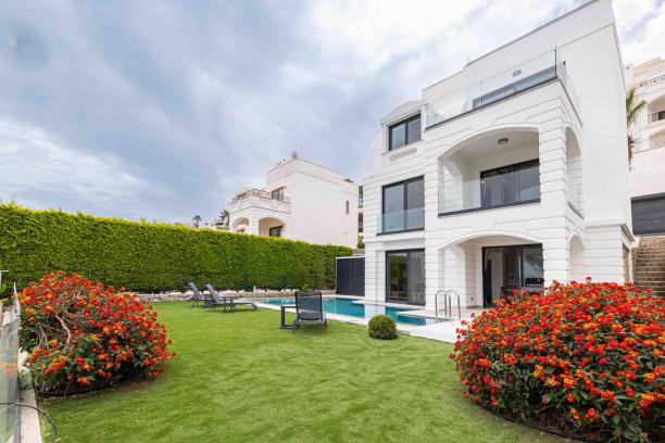 4+2 Rental Villa with Private Pool and Marina View in Bodrum Yalıkavak