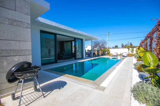 3+1 Detached Villa with Private Pool and Garden Close to the Sea in Yalıkavak