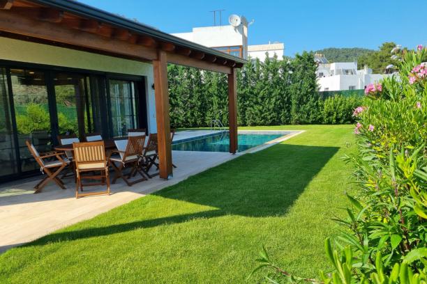 3+1 Villa with Private Pool and Detached Garden in Konacik