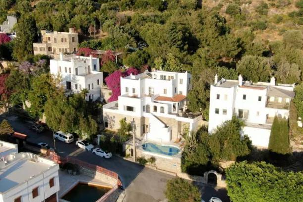 Villa for rent in Bodrum Center with private pool and sea view.