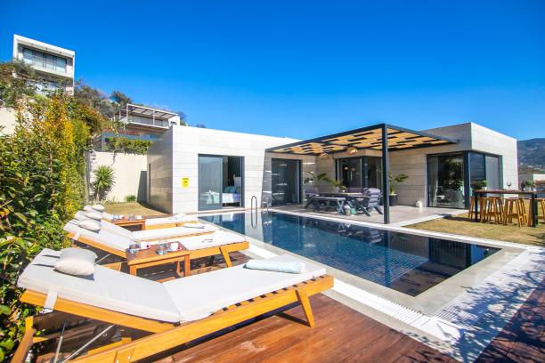 3+1 Single Storey Detached Villa with Sea View and Private Pool in Bodrum Yalıkavak
