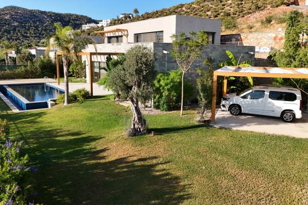 Bodrum Konacik 6+1 Villa with Private Pool for Rent