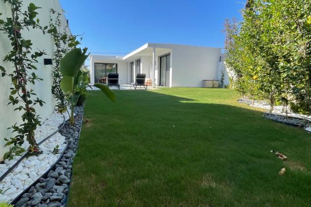 3+1 Detached Villa with Private Pool and Garden Close to the Sea in Yalıkavak