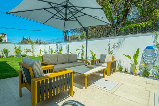 3+1 Detached Villa with Private Pool and Garden Close to the Sea in Yalıkavak