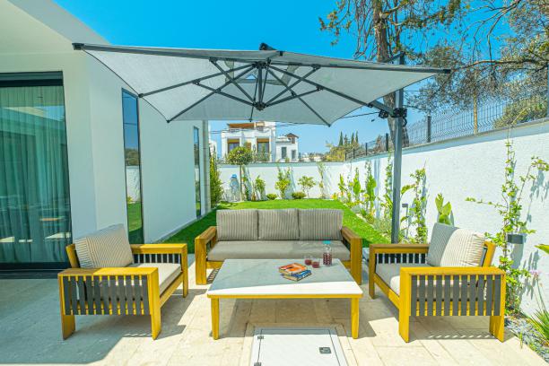 3+1 Detached Villa with Private Pool and Garden Close to the Sea in Yalıkavak