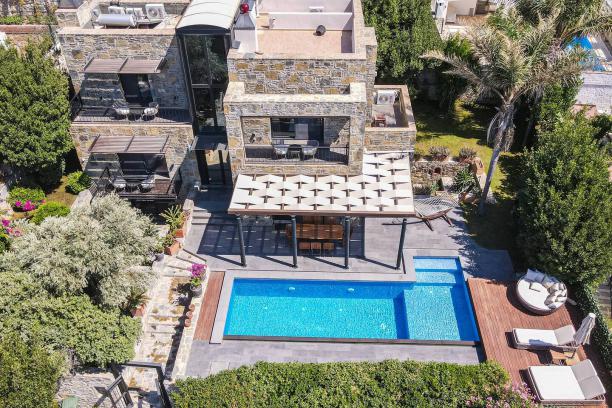 Six-bedroom stone villa with private pool near the marina in Bodrum Yalıkavak.