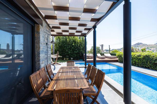 Six-bedroom stone villa with private pool near the marina in Bodrum Yalıkavak.
