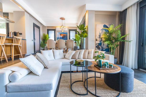 Six-bedroom stone villa with private pool near the marina in Bodrum Yalıkavak.