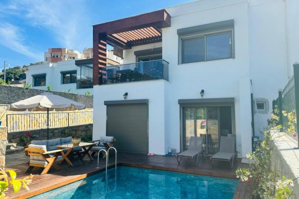 4+1 Villa with Private Pool for Rent in Bodrum Yalıkavak